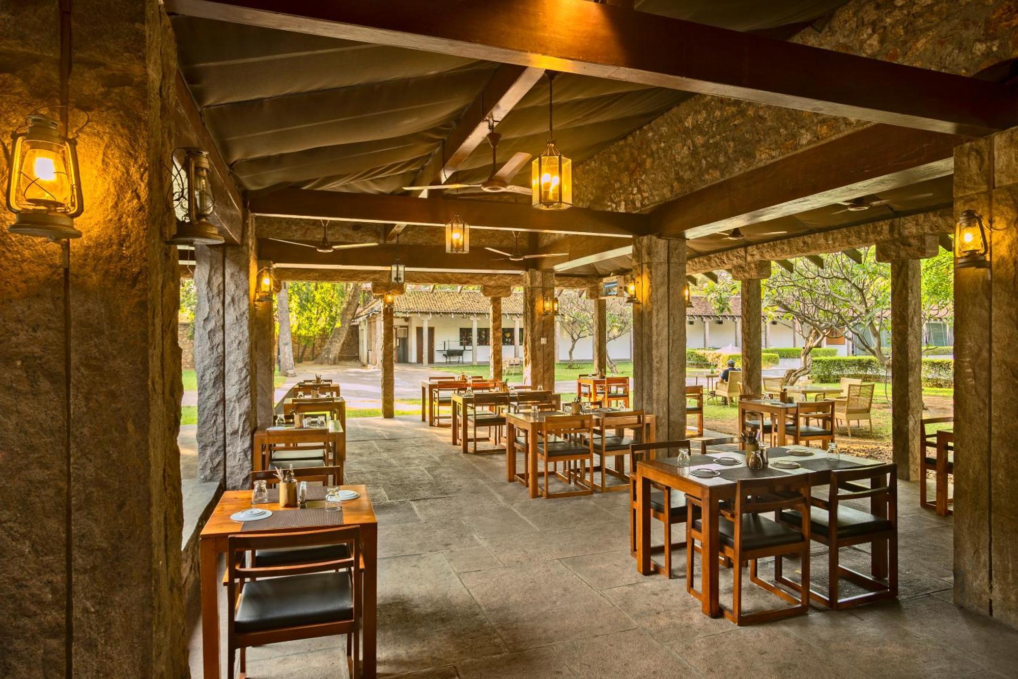 فندق ذا هرتيدج مادوراي المظهر الخارجي الصورة The restaurant at the hotel