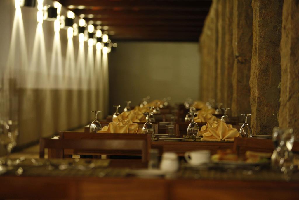 فندق ذا هرتيدج مادوراي المظهر الخارجي الصورة The interior of the restaurant