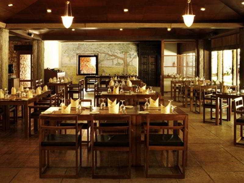 فندق ذا هرتيدج مادوراي المطعم الصورة The interior of a restaurant